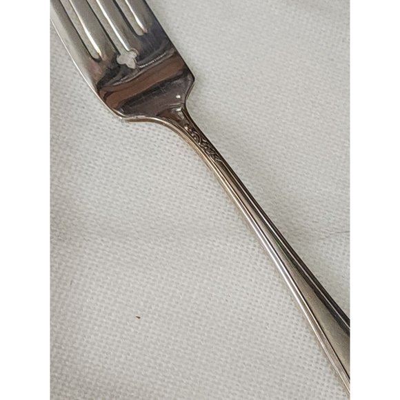 Oneida Queen Bess II Salad Fork 6.5" silverplate clover pierced - Picture 4 of 11